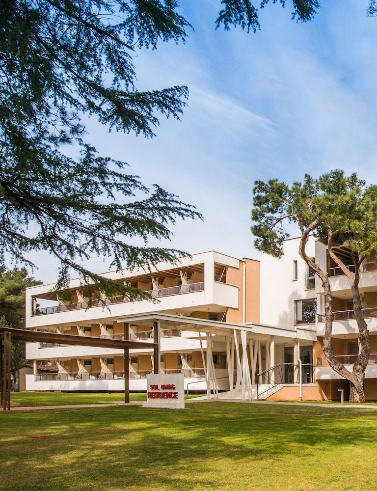 Plava Laguna Hotel 4*