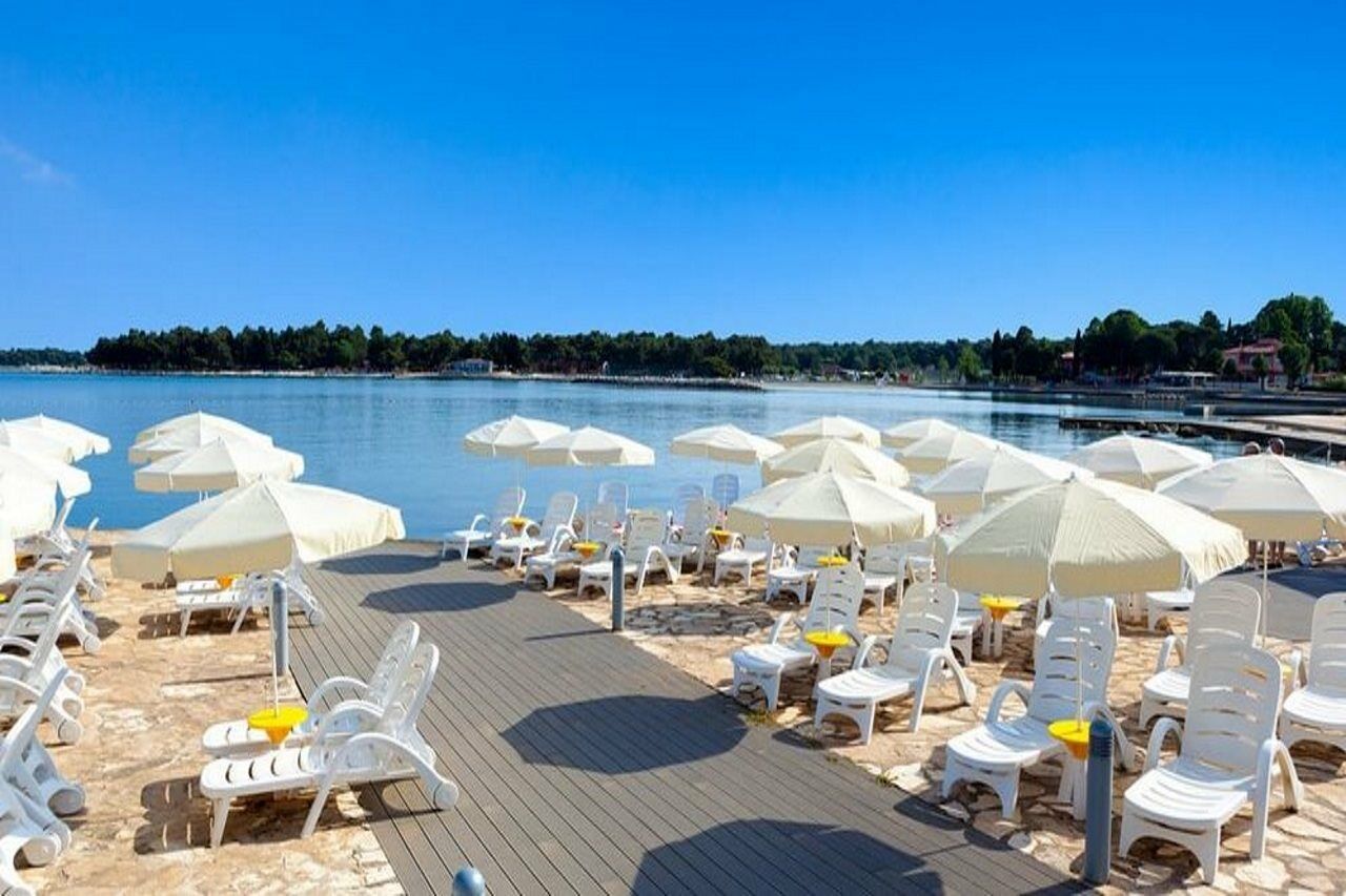 Hotel Plava Laguna 4*